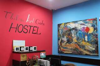 Хостелы Tbilisi Art Gate Hostel Тбилиси Кровать в общем 6-местном номере для мужчин и женщин-1