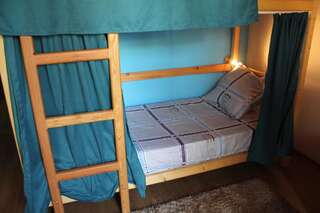 Хостелы Tbilisi Art Gate Hostel Тбилиси Кровать в общем 6-местном номере для мужчин и женщин-5