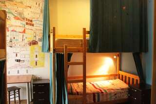 Хостелы Tbilisi Art Gate Hostel Тбилиси Кровать в общем 6-местном номере для мужчин и женщин-3
